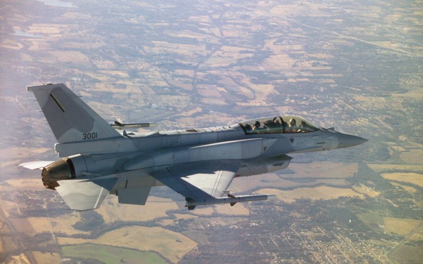 První irácká F-16 pro boj s IS přistála na základně v Iráku
