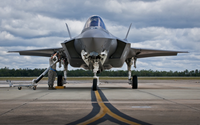 F-35 poprvé vystřelila z děla během letu