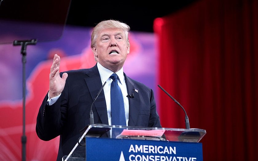 Trump kritizoval smlouvu s Íránem, pokud se prý nemění, skončí