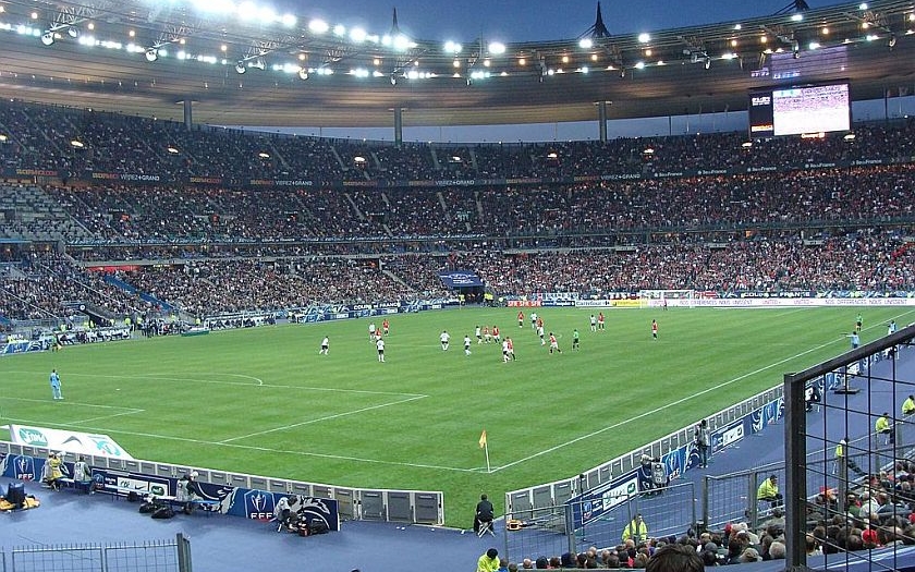 Pracovník ochranky zabránil krveprolití na pařížském stadionu