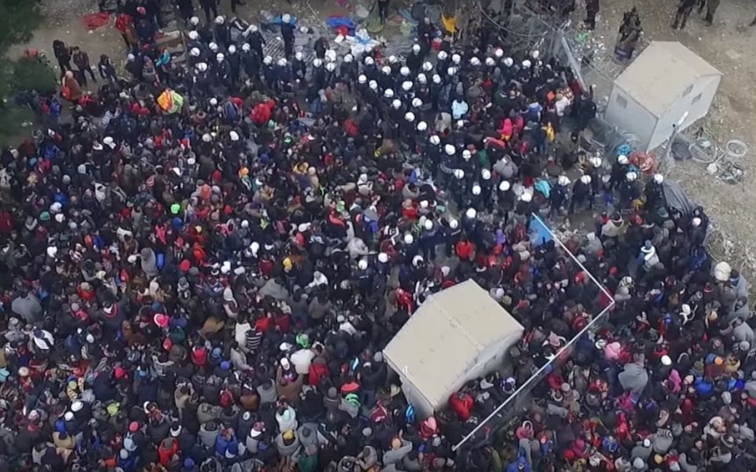 Makedonie staví další plot proti uprchlíkům. Ekonomičtí migranti neprojdou.