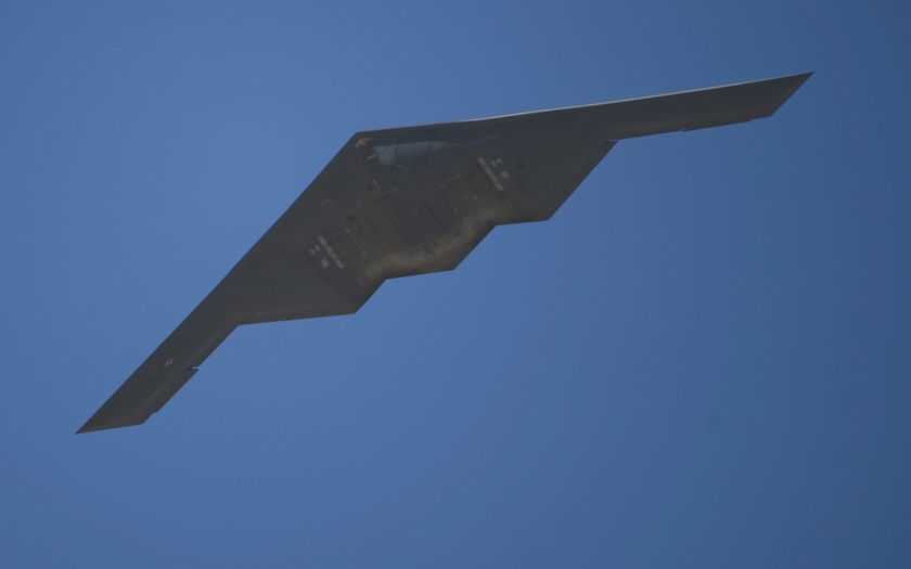 Video: B-2 nad Pasadenou