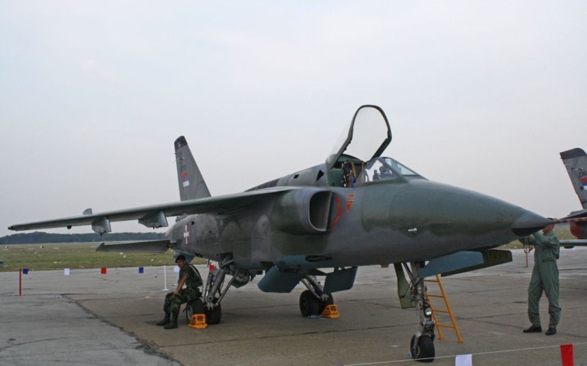 Video: Extrémně nízký průlet srbského J 22 Eagle
