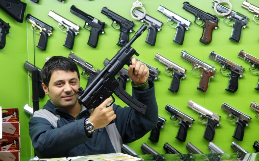 Zbraňový boom u našich jižních sousedů. Rakušané se mohutně ozbrojují