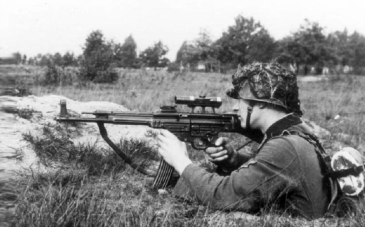 Samopal, puška i lehký kulomet. Legendární útočná puška Sturmgewehr 44 (STG 44)