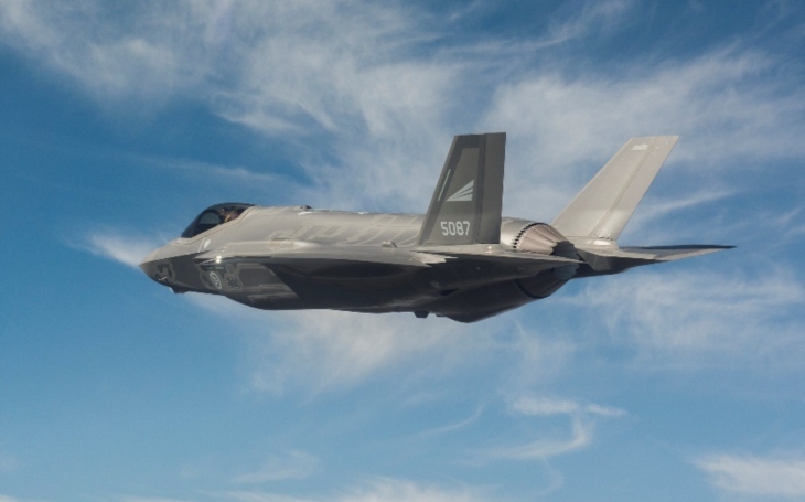 Japonci našli poškozenou černou skříňku zřícené F-35, chybí klíčová data o letu