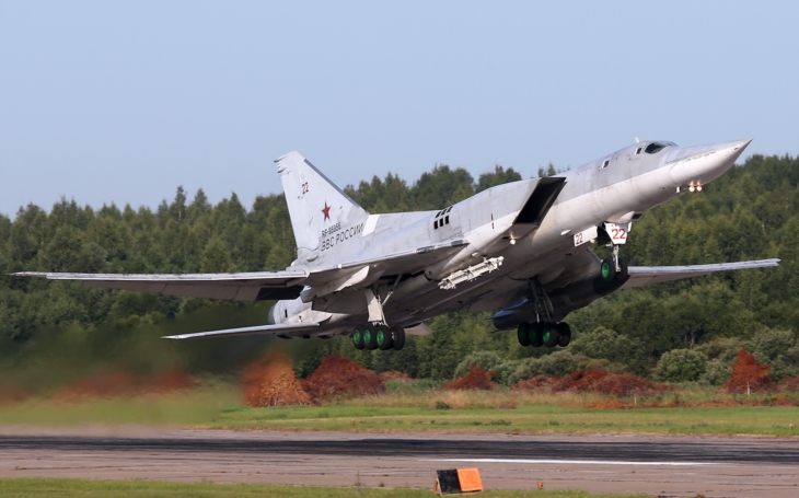 Modernizované bombardéry Tu-22M3M ponesou i střely Kinžal