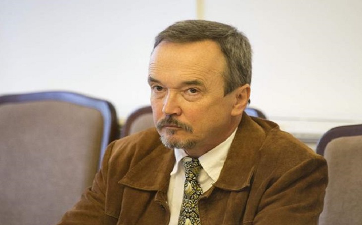 „Změňme parametry mise! 9000 tun opia z Afghánistánu někudy uniká a Tálibán nemá letadlo. Ať naši vojáci hlídají hranice,“ navrhl Kobza ministrovi