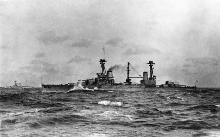 Bože, vybuchla nám další bitevní loď – ne, to jen HMS Agincourt vypálila u Jutska ze svých 14 děl