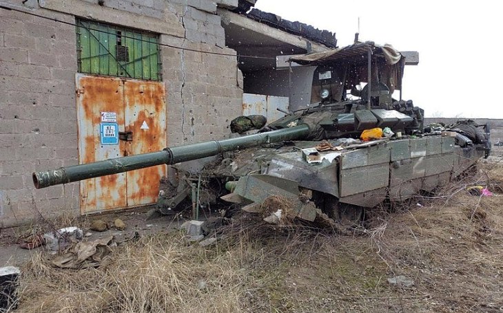 Šrotiště Ukrajina - kolik obě strany ztratily tanků, se už nikdo nedopočítá