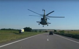 Video: Ukrajinský Mi-8 proklatě nízko nad dálnicí