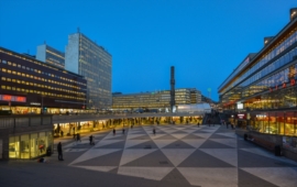 Gang maskovaných mužů v centru Stockholmu vzal ”právo do svých rukou”