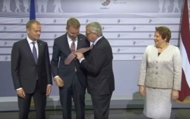 Šéf Evropské komise Juncker: ”Alkoholik nejsem, nelíbám koho potkám a taky neodstoupím”