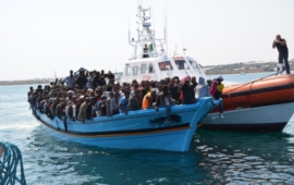 OSN: Statisíce uprchlíků v Libyi je na cestě do Evropy. ”Vracejte je zpět,” tvrdí rakouská europoslankyně
