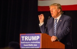 Trump řekl, že věří tajným službám USA, v sobotu věřil Putinovi