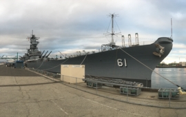 Když se USS Iowa měla stát hybridní bitevní lodí s letouny Harrier