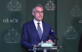 Ani ministr obrany Metnar prioritní akvizice zatím nedotáhl – a komunisté mu situaci neusnadňují