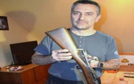 Hlídal Havla, soud ho odsoudil za koupi makety zbraně a od policie jej za to vyrazili