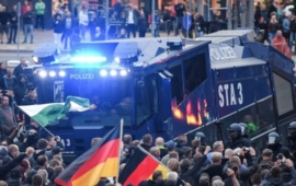 Další protiimigrační demonstrace v Chemnitzu přilákala 2300 lidí