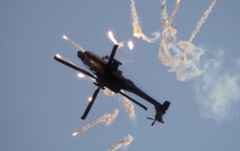 Další vrtulníky Apache mají namířeno do Kuvajtu. USA schválily jejich potenciální prodej