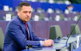 Pokrok v boji proti ruskému praní špinavých peněz je pomalý, existuje ale obrovský potenciál pro zlepšení, říká europoslanec Zdechovský