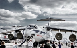 Il-76 sestřelený u Belgorodu je páteří ruského dopravního letectva. Odveze 50 tun 5000 km daleko