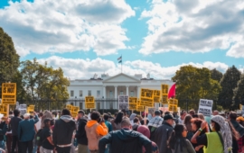 Komentář: Masivní proti-izraelské protesty na amerických univerzitách - na vině je Katar a špatná politická situace USA